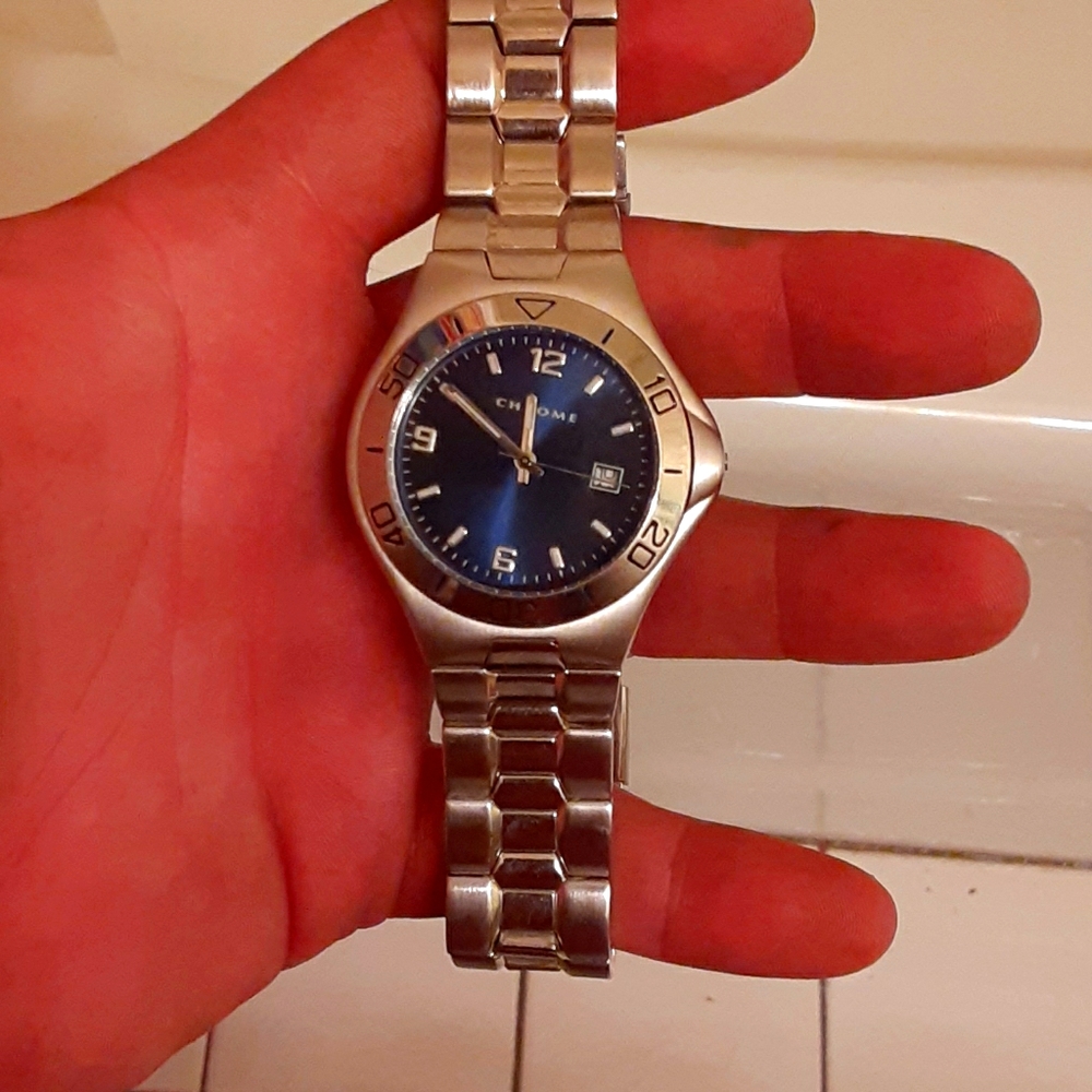 Chrome Watch. Stainless Steel. NEEDS Repairs!